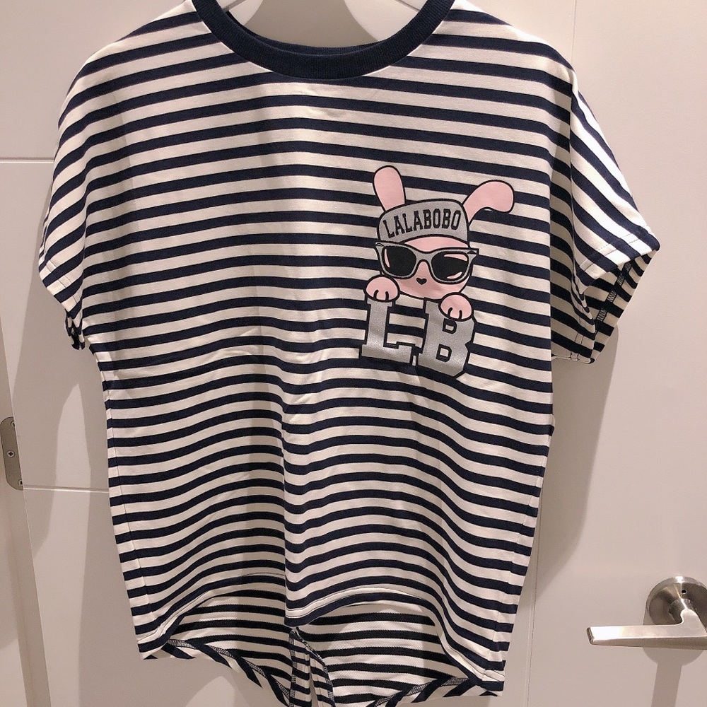 Cute T-shirt  *Loose design*